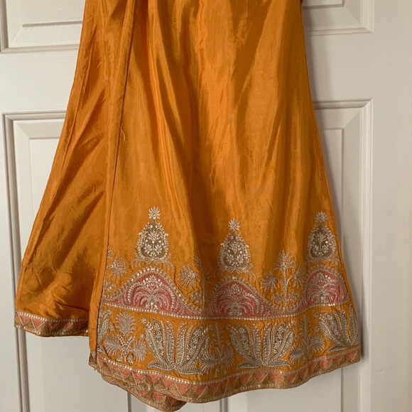 Pakistani outfit. - Picture 4 of 4